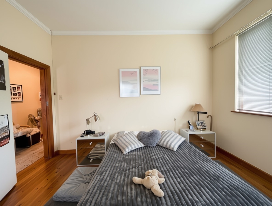 2 Bedroom Property for Sale in Vredehoek Western Cape